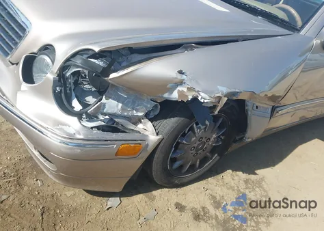 2000 Mercedes-Benz E 320 from USA, damaged, VIN WDBJF65J7YB004634